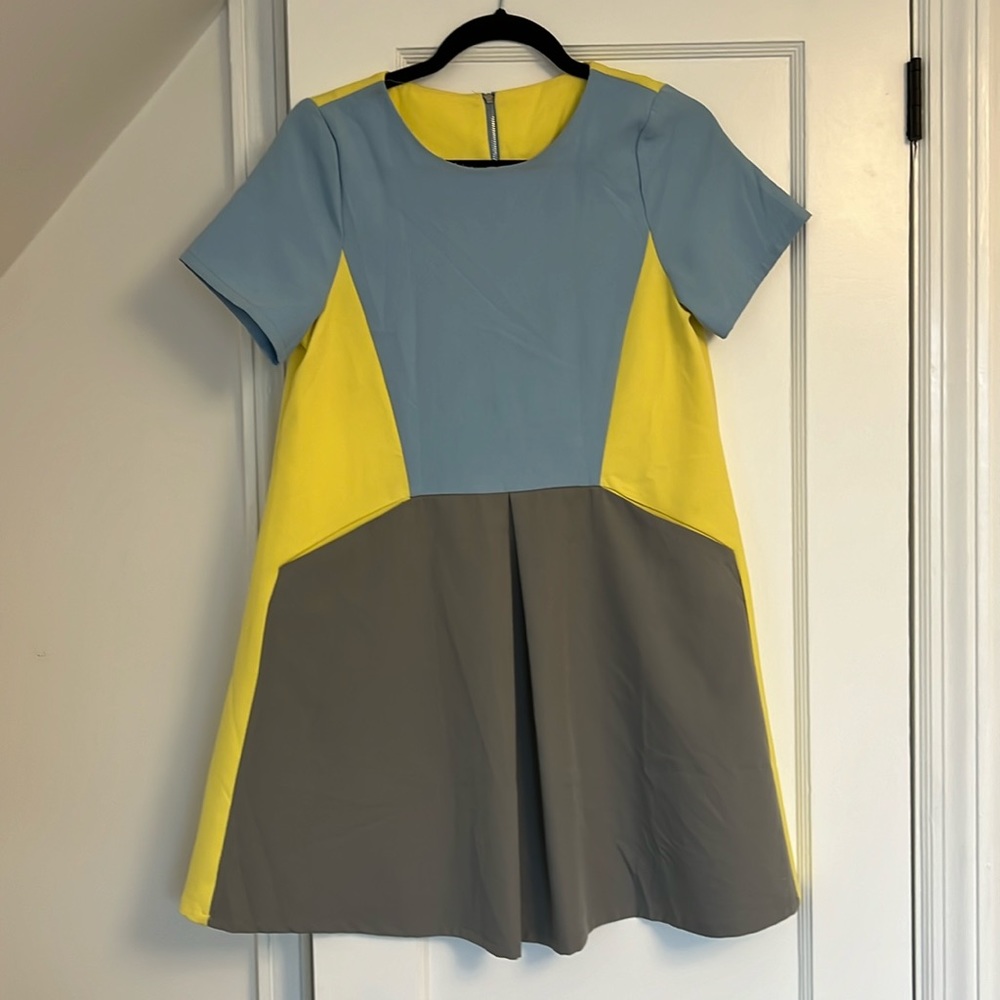 Color block Short Sleeve Shift Dress, Size Small